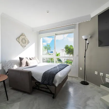 Frente Al Mar Y Paseo Maritimo En El Centro