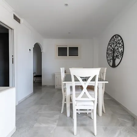 Apartamento Frente Al Mar Y Paseo Marítimo En El Centro Marbella