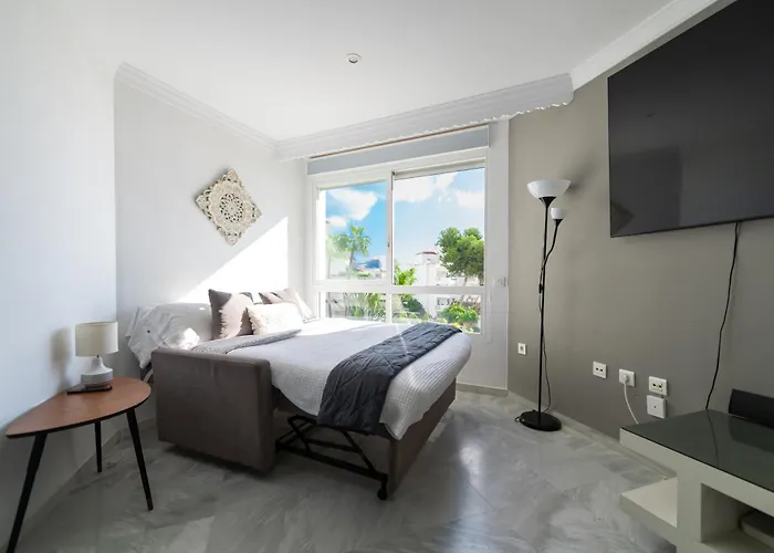 Frente Al Mar Y Paseo Marítimo En El Centro