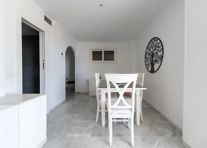 Apartamento Frente Al Mar Y Paseo Marítimo En El Centro Marbella