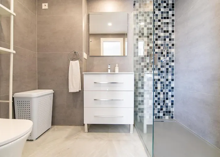 Frente Al Mar Y Paseo Marítimo En El Centro Marbella