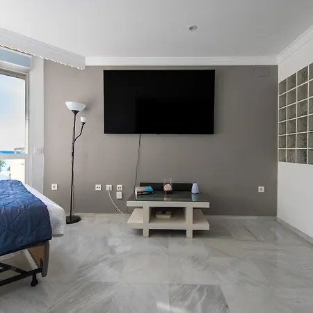 Frente Al Mar Y Paseo Maritimo En El Centro マルベーリャ