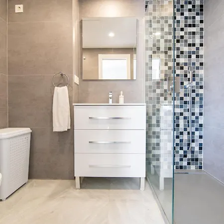 Frente Al Mar Y Paseo Maritimo En El Centro マルベーリャ